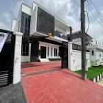 LUXURY 5 BEDROOM FULLY DETACHED DUPLEX