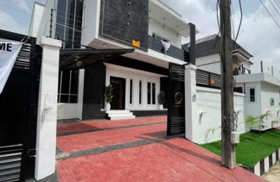LUXURY 5 BEDROOM FULLY DETACHED DUPLEX