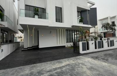 LUXURY 5 BEDROOM FULLY DETACHED DUPLEX