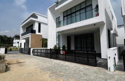 LUXURY 5 BEDROOM FULLY DETACHED DUPLEX