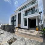 LUXURY 5 BEDROOM FULLY DETACHED DUPLEX