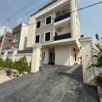 LUXURY 5 BEDROOM FULLY DETACHED DUPLEX
